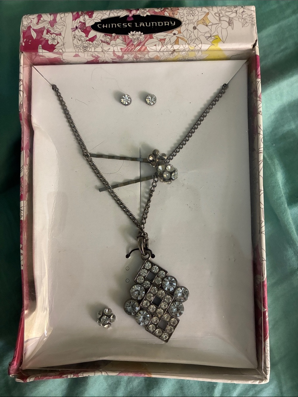Chinese Laundry Silver Crystal Pendant Necklace and Earring Trio